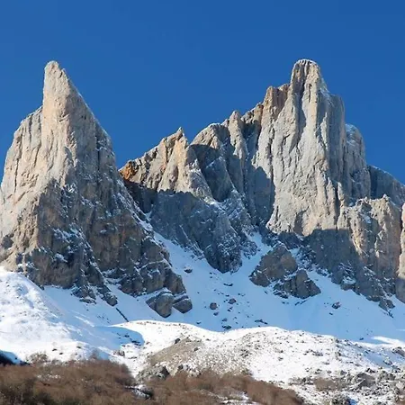 Grand A La Montagne 64, Vallee D'aspe ,loue Du Samedi Au Samedi Holiday home